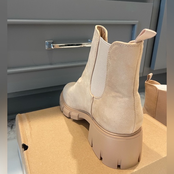 Brand New and Never Worn! Women's Lug Sole Ankle Boot Chunky Platform Block Heel - Picture 4 of 5